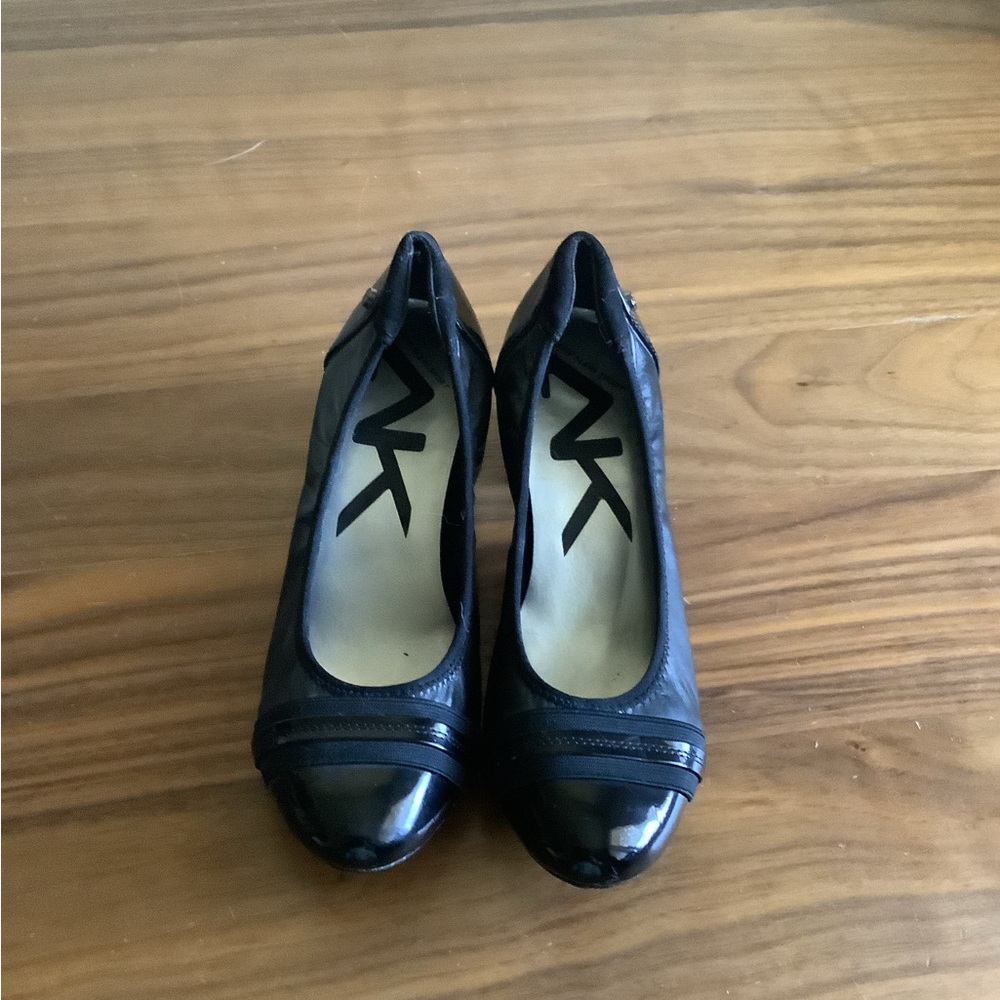 ANNE KLEIN SPORT PUMP